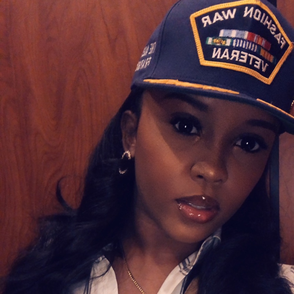 Meet your Posher, Sydni